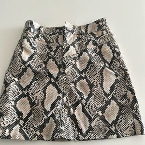 Revolve Blank NYC size 24 vegan leather snakeskin print mini skirt
